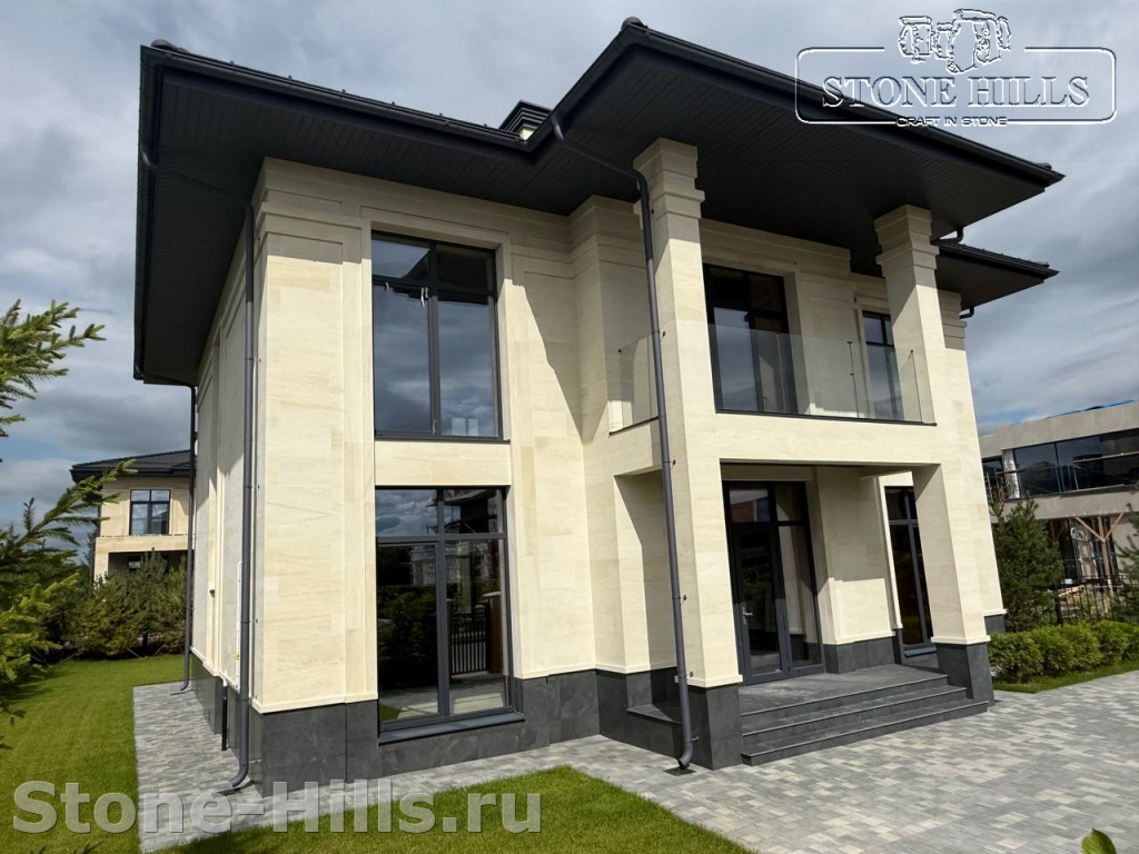 Фасад из Дагестанского песчаника - stone-hills.ru - Отделка фасада натуральным камнем.jpg